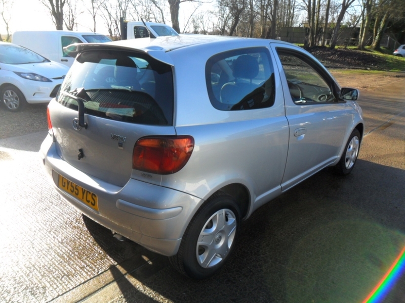 TOYOTA YARIS COLOUR COLLECTION VVT-I 2005