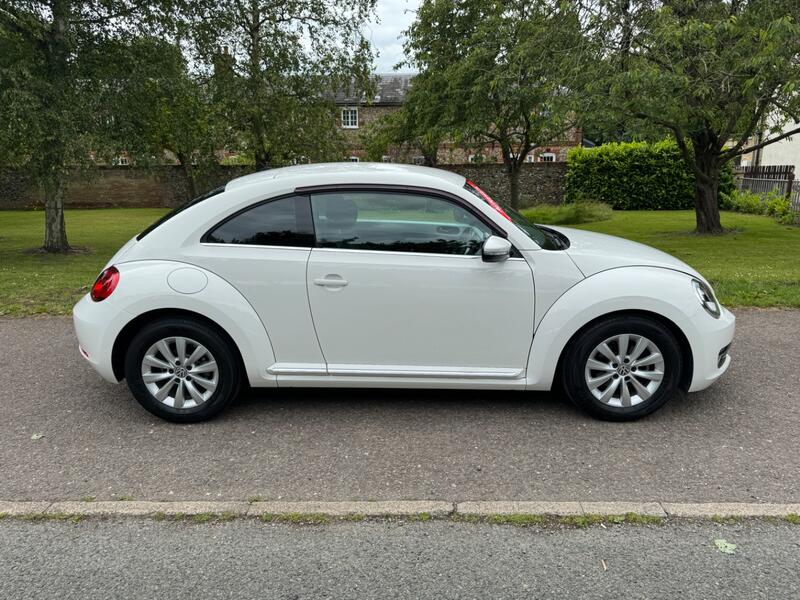 VOLKSWAGEN BEETLE  2013