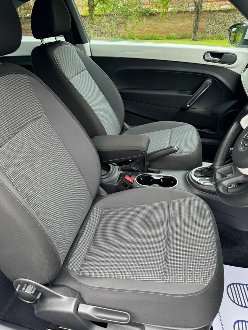 VOLKSWAGEN BEETLE  2013