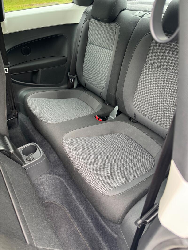 VOLKSWAGEN BEETLE  2013