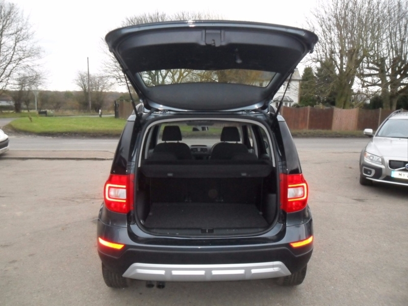 SKODA YETI OUTDOOR S TDI SCR 2016