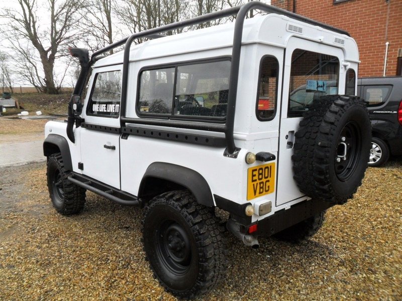 LAND ROVER DEFENDER 4CYL REG DT 1987