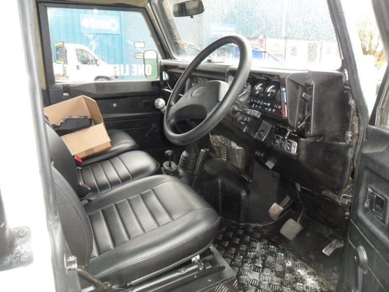 LAND ROVER DEFENDER 4CYL REG DT 1987