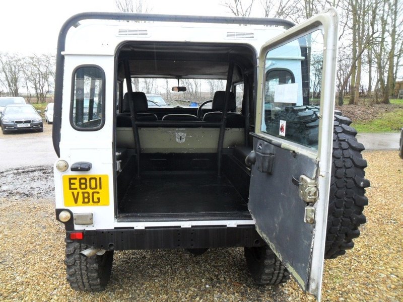 LAND ROVER DEFENDER 4CYL REG DT 1987