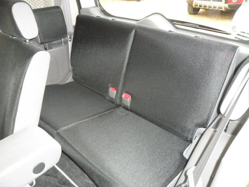 NISSAN CUBE RIDER AUTECH 7 SEATER E4WD 2006