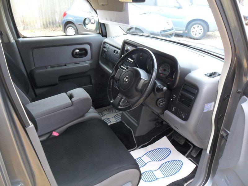 NISSAN CUBE RIDER AUTECH 7 SEATER E4WD 2006