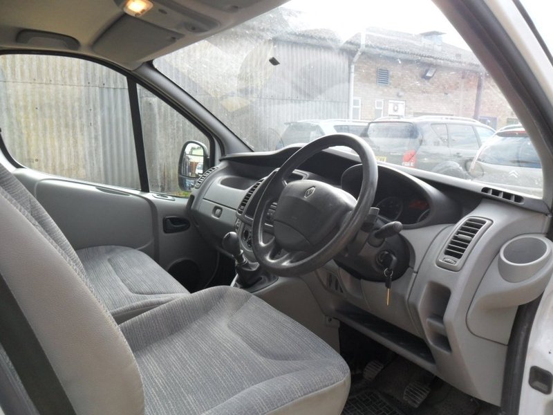 RENAULT TRAFIC dCi 115 SL SWB 29 2012