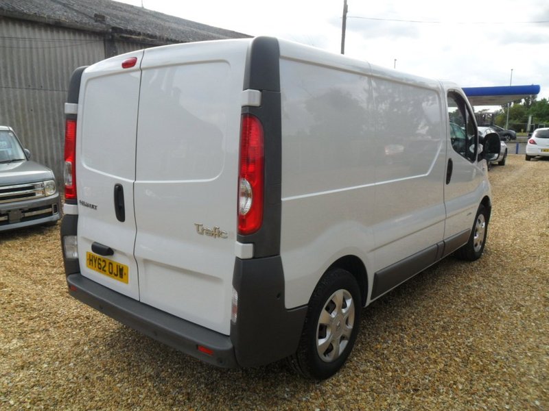 RENAULT TRAFIC dCi 115 SL SWB 29 2012