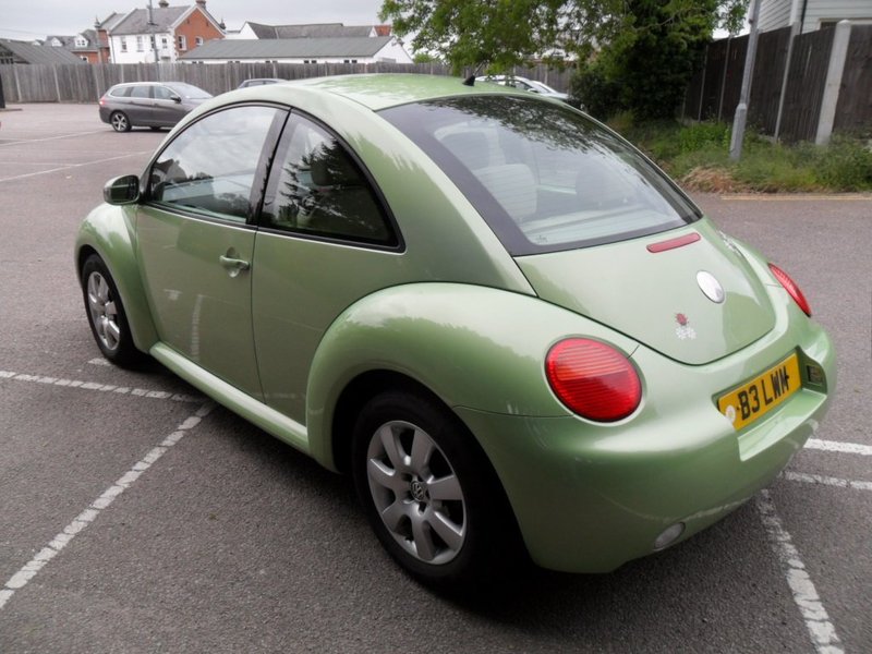 VOLKSWAGEN BEETLE - 2004