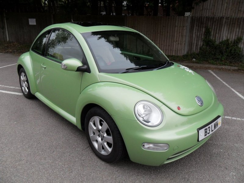 VOLKSWAGEN BEETLE - 2004