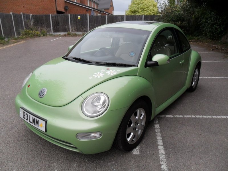 VOLKSWAGEN BEETLE - 2004