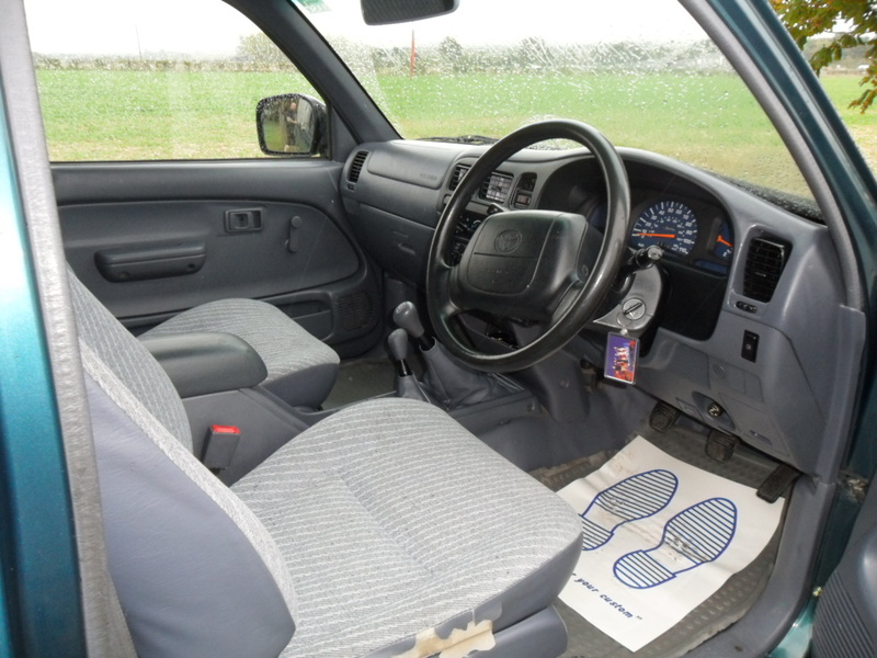 TOYOTA HILUX 2.4TD 4WD P-U 1998
