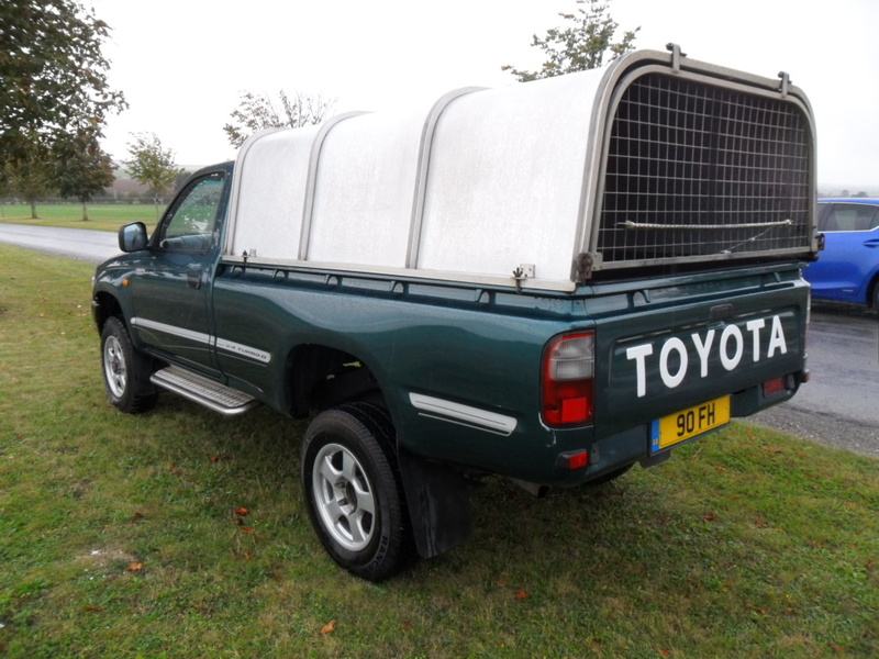 TOYOTA HILUX 2.4TD 4WD P-U 1998