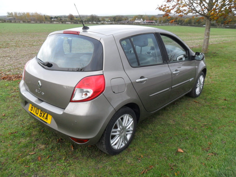 RENAULT CLIO INITIALE TOMTOM VVT 2010