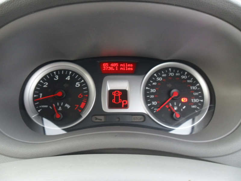 RENAULT CLIO INITIALE TOMTOM VVT 2010