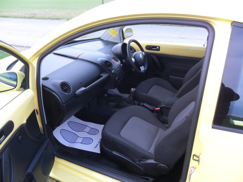 VOLKSWAGEN BEETLE LUNA 8V 2007