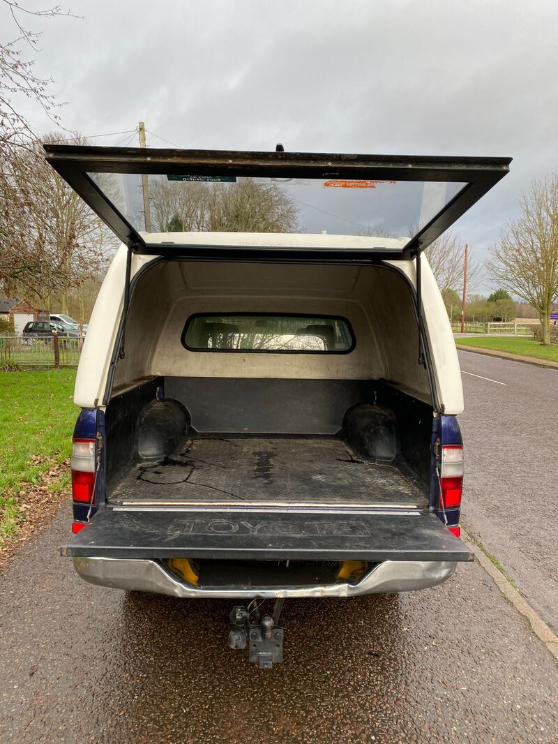 TOYOTA HILUX TD 4WD DCB PU GX 2001