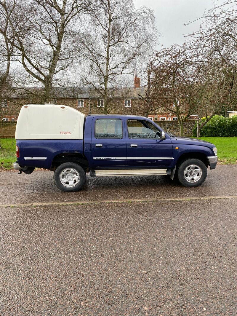 TOYOTA HILUX TD 4WD DCB PU GX 2001