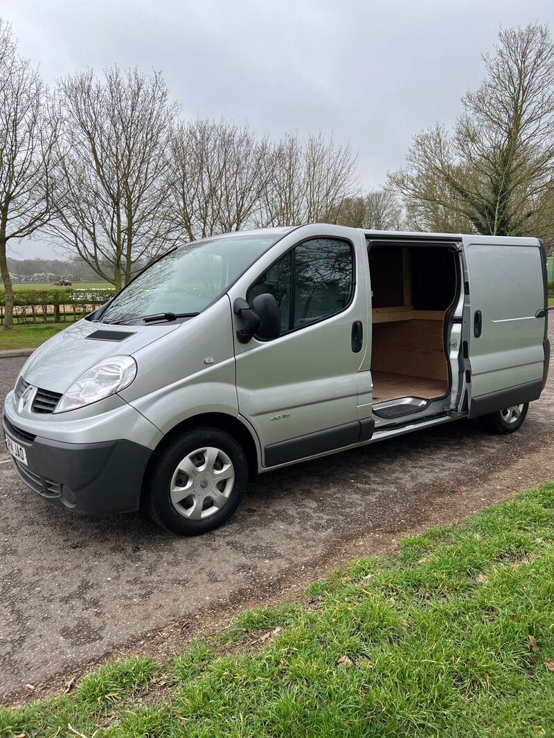 RENAULT TRAFIC LL29 DCI SR PV EXTRA 2014