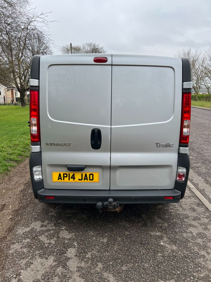 RENAULT TRAFIC LL29 DCI SR PV EXTRA 2014