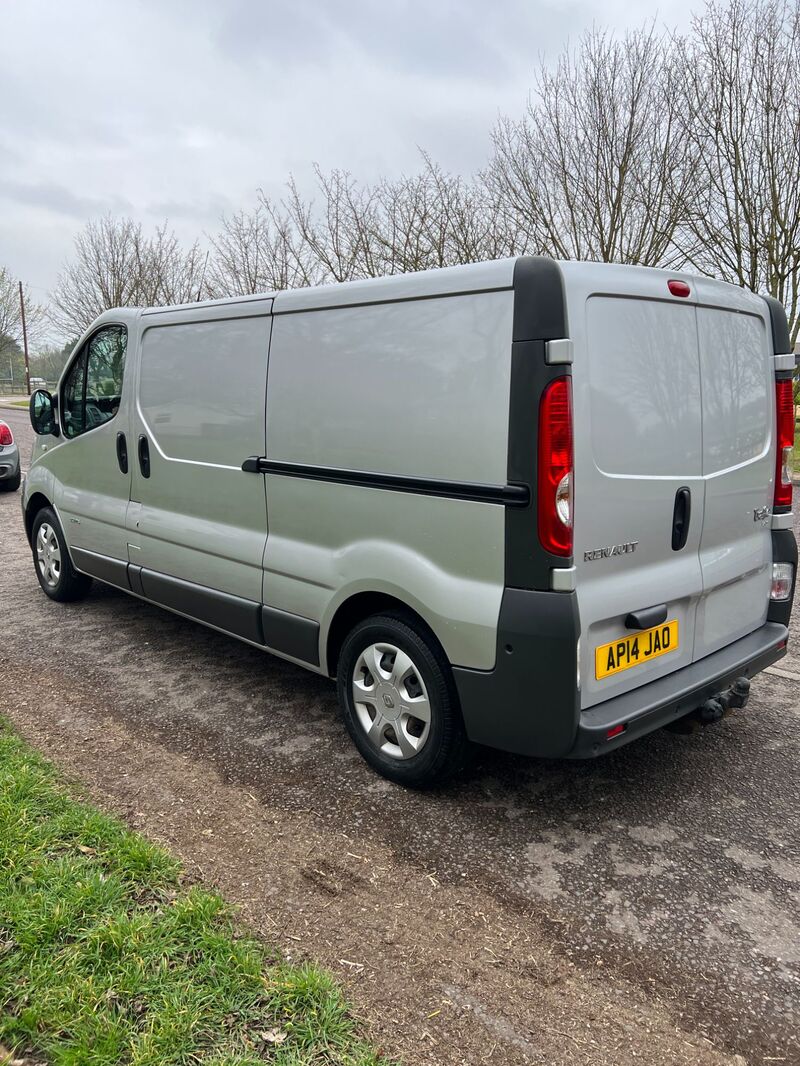 RENAULT TRAFIC LL29 DCI SR PV EXTRA 2014