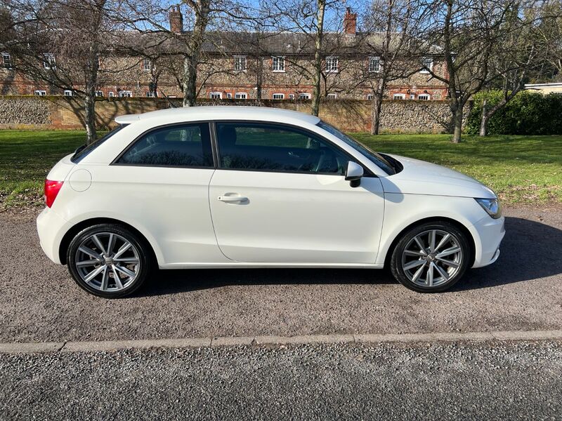 AUDI A1 1.4tfsi sport 2011