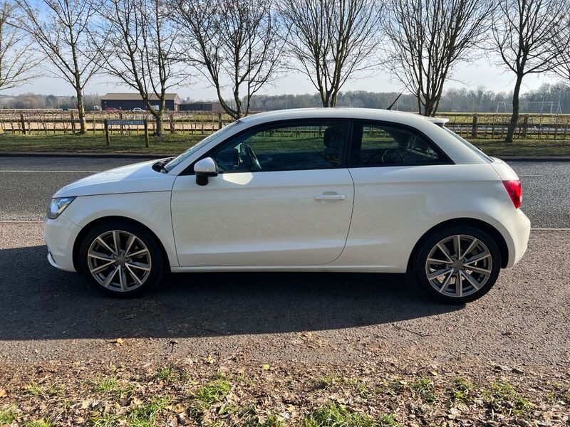 AUDI A1 1.4tfsi sport 2011