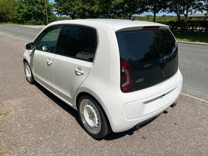 VOLKSWAGEN UP high up 1.0 automatic 2015