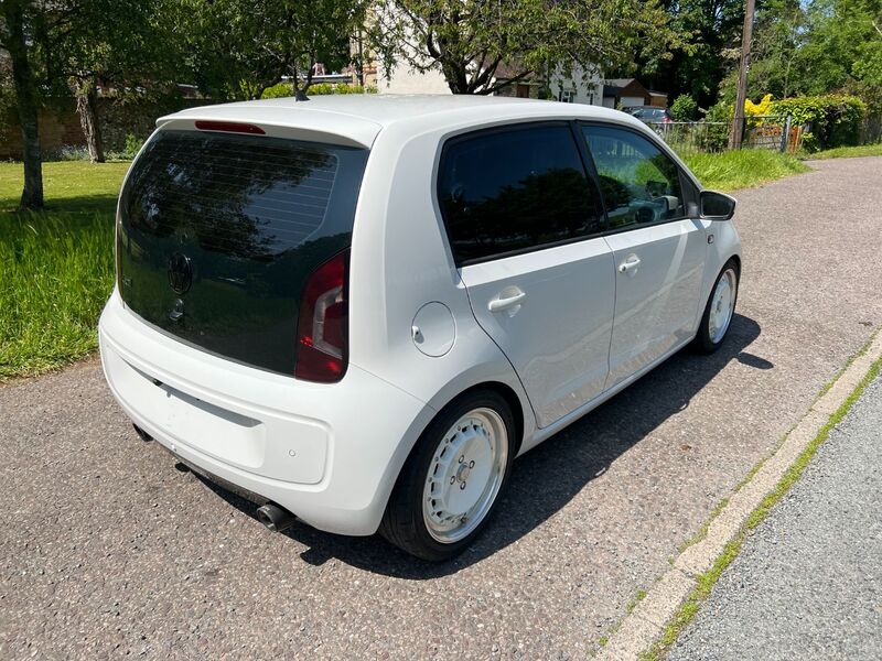 VOLKSWAGEN UP high up 1.0 automatic 2015